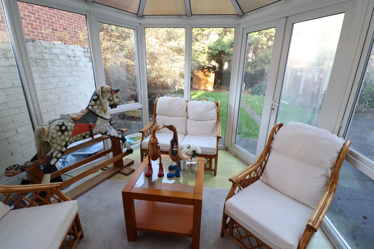 Hartford Close, Rayleigh, Essex, SS6 9DQ, photo 8