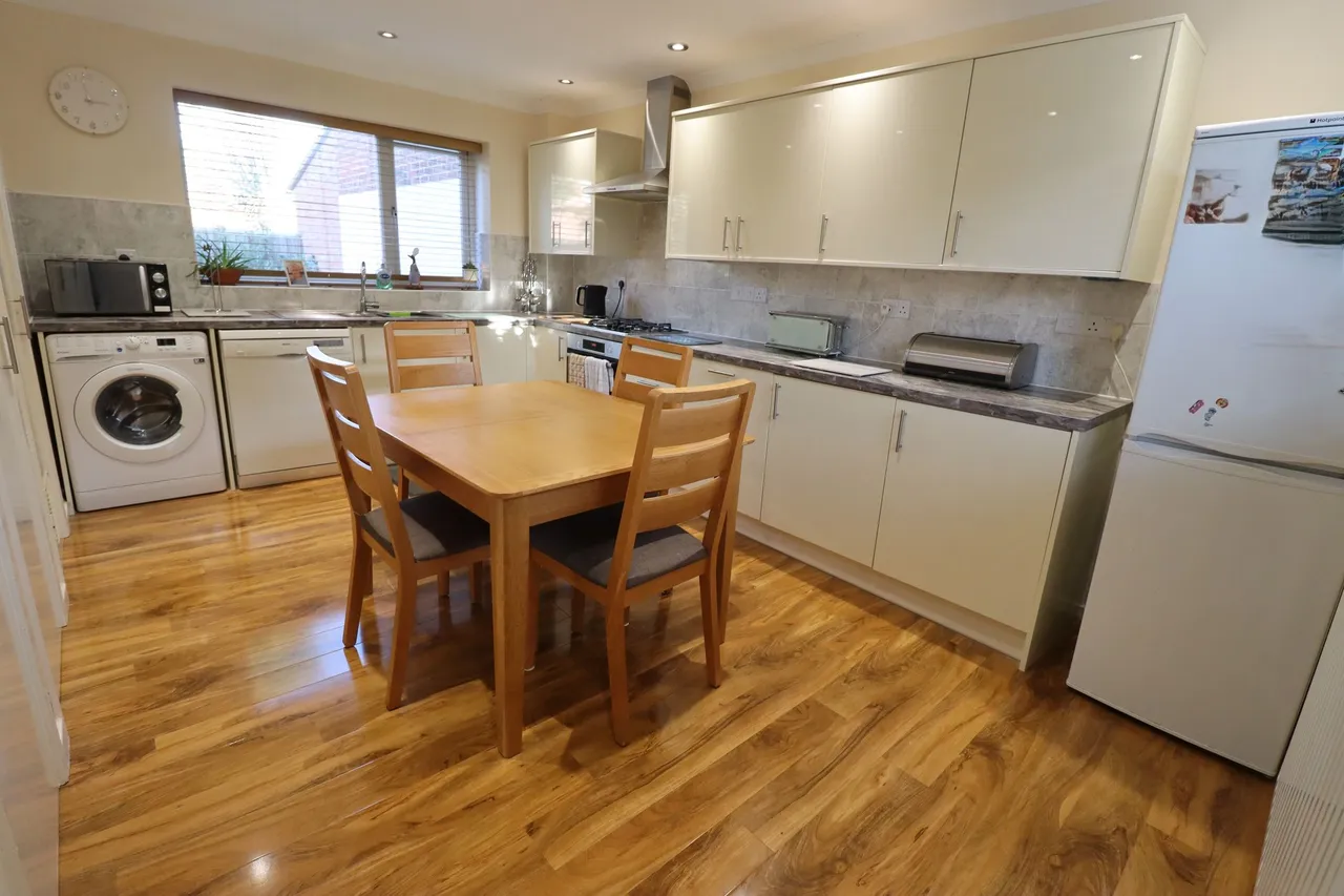 Hartford Close, Rayleigh, Essex, SS6 9DQ, photo 5