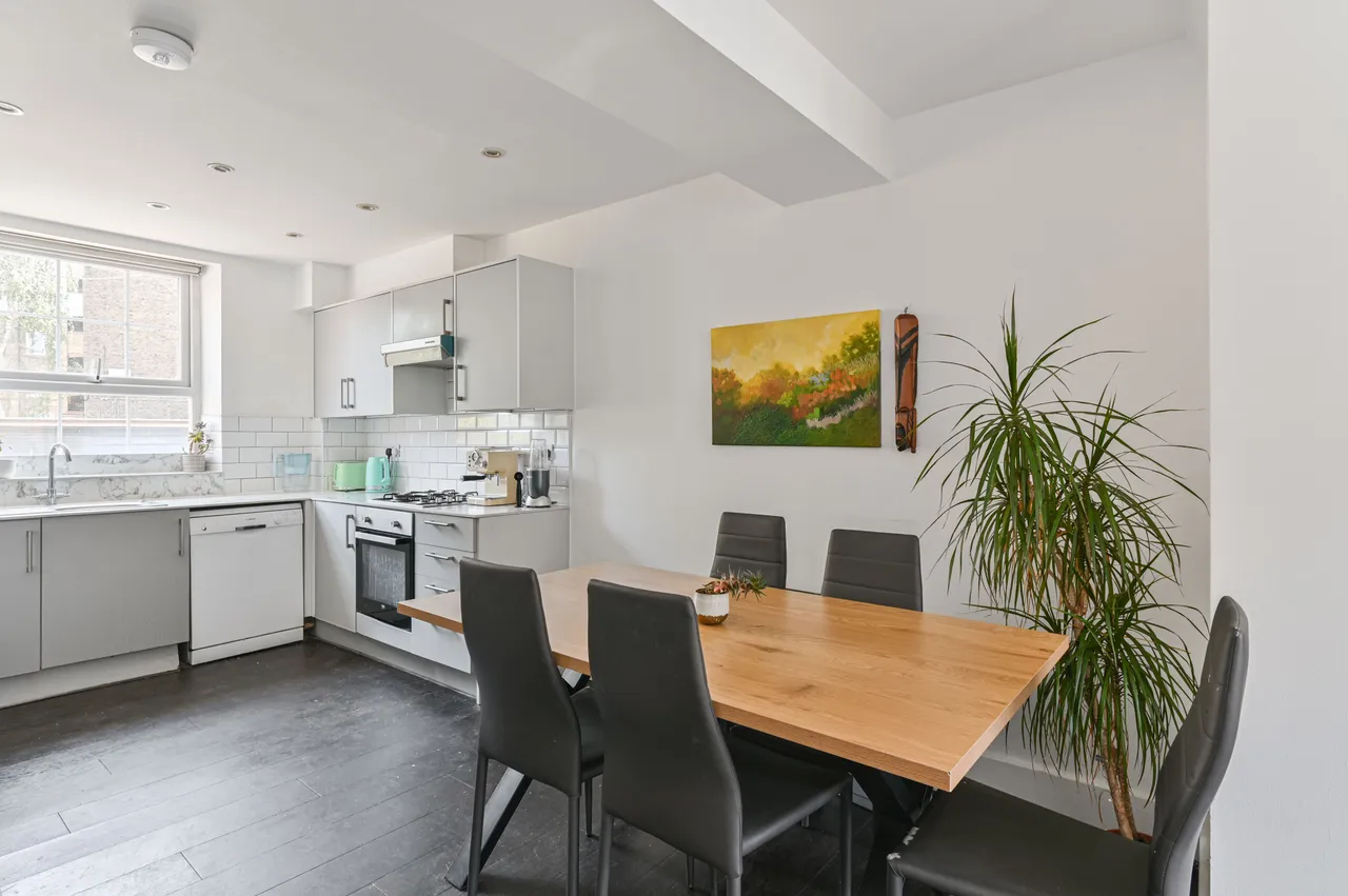 4 bed flat for sale, Jebb Avenue, London