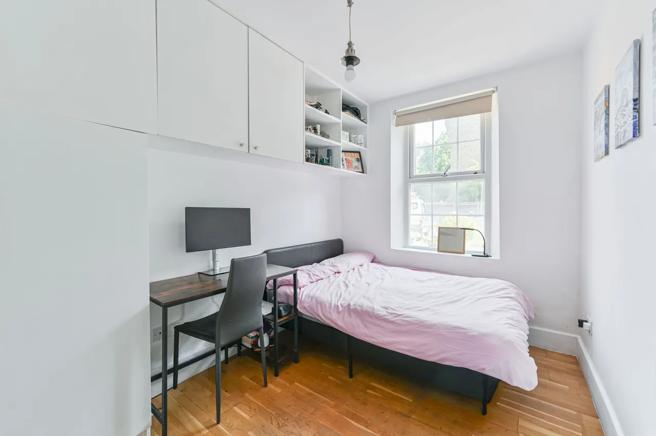 Jebb Avenue, London, photo 8