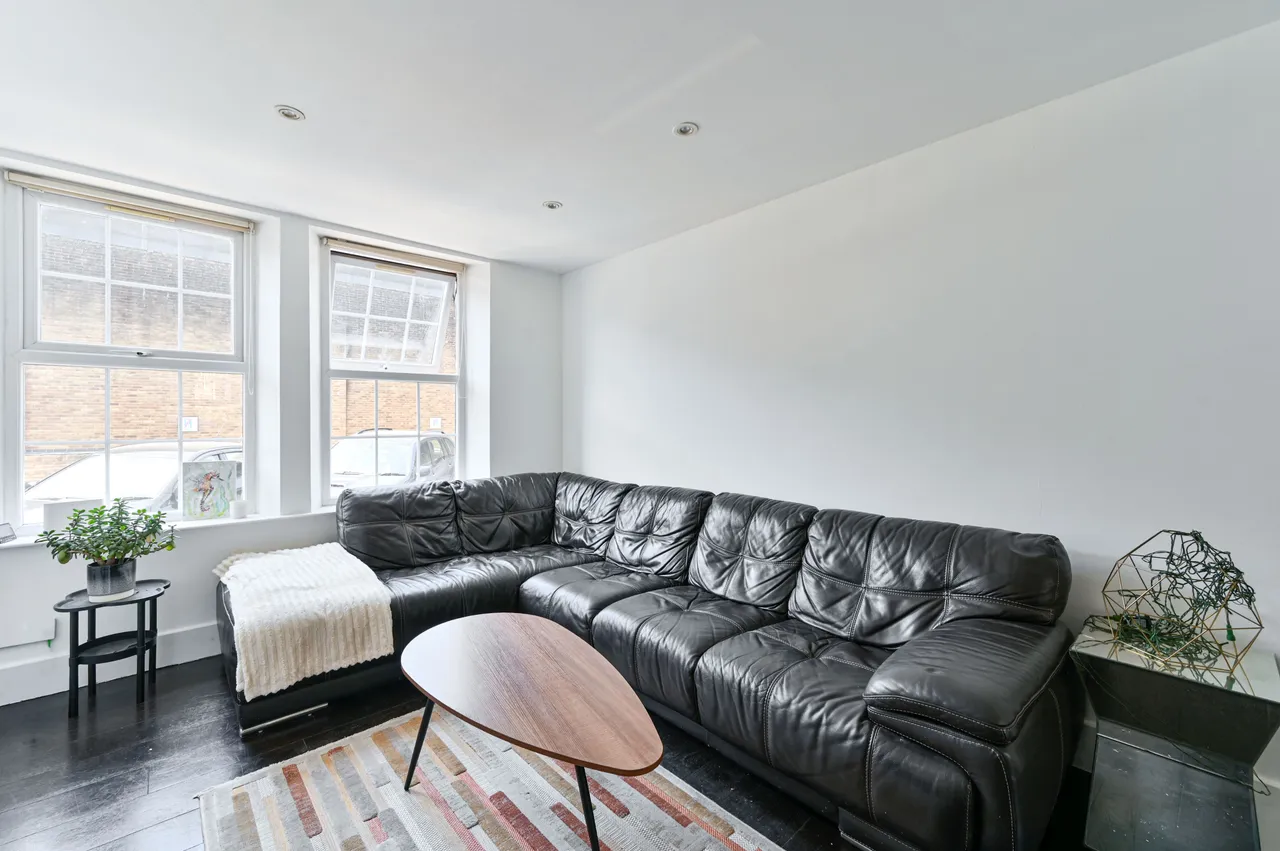Jebb Avenue, London, photo 4