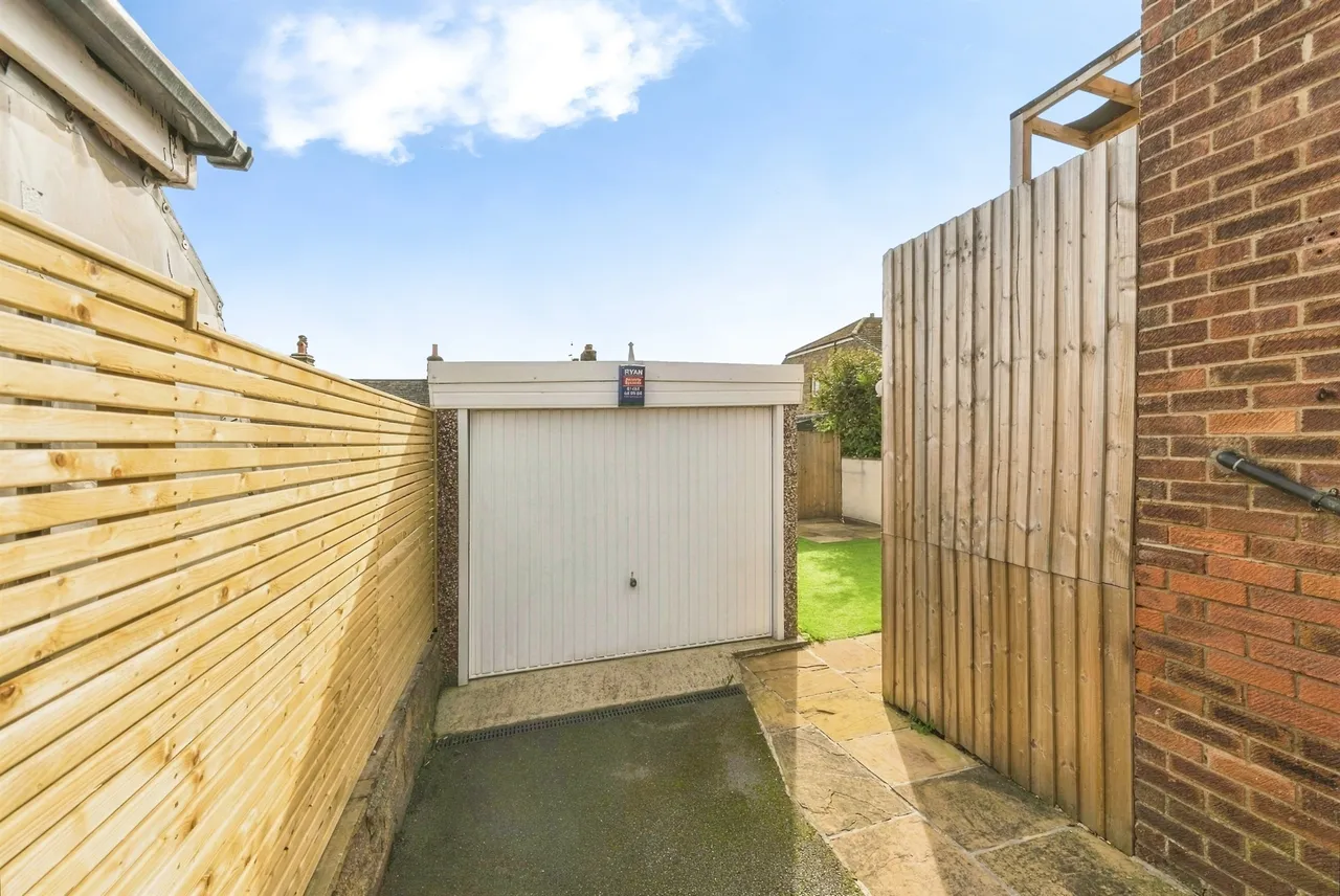 Deyne Road, Netherton, HD4, photo 16