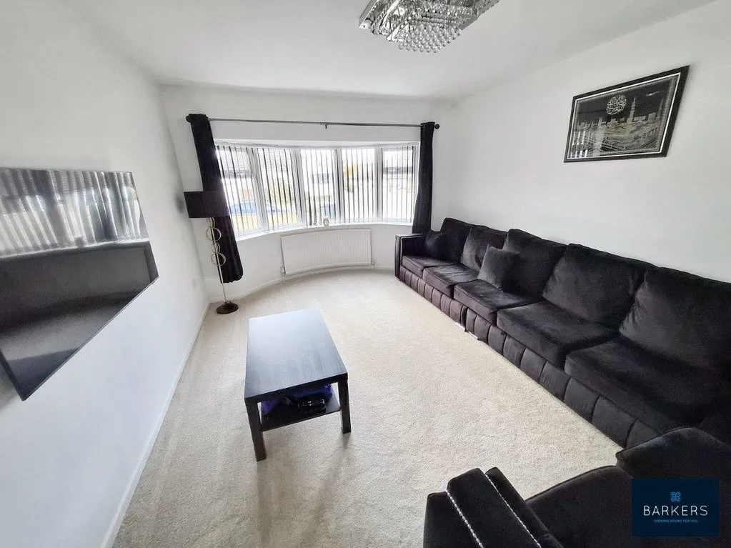 Lawrence Crescent, Heckmondwike WF16 9AZ, photo 4