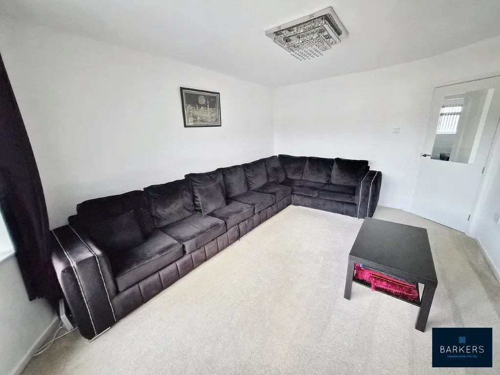 Lawrence Crescent, Heckmondwike WF16 9AZ, photo 5