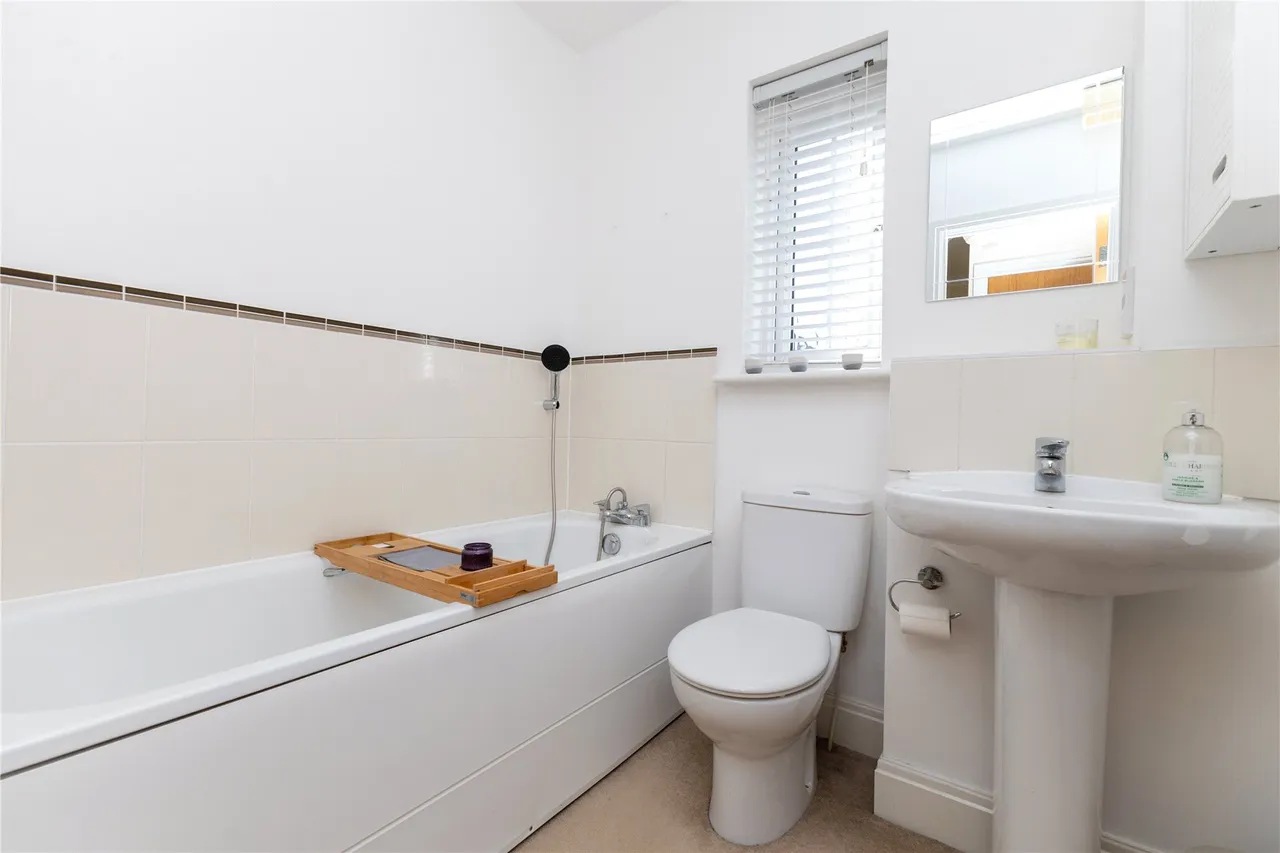 Hawthorn Way, Lindford, GU35, photo 12