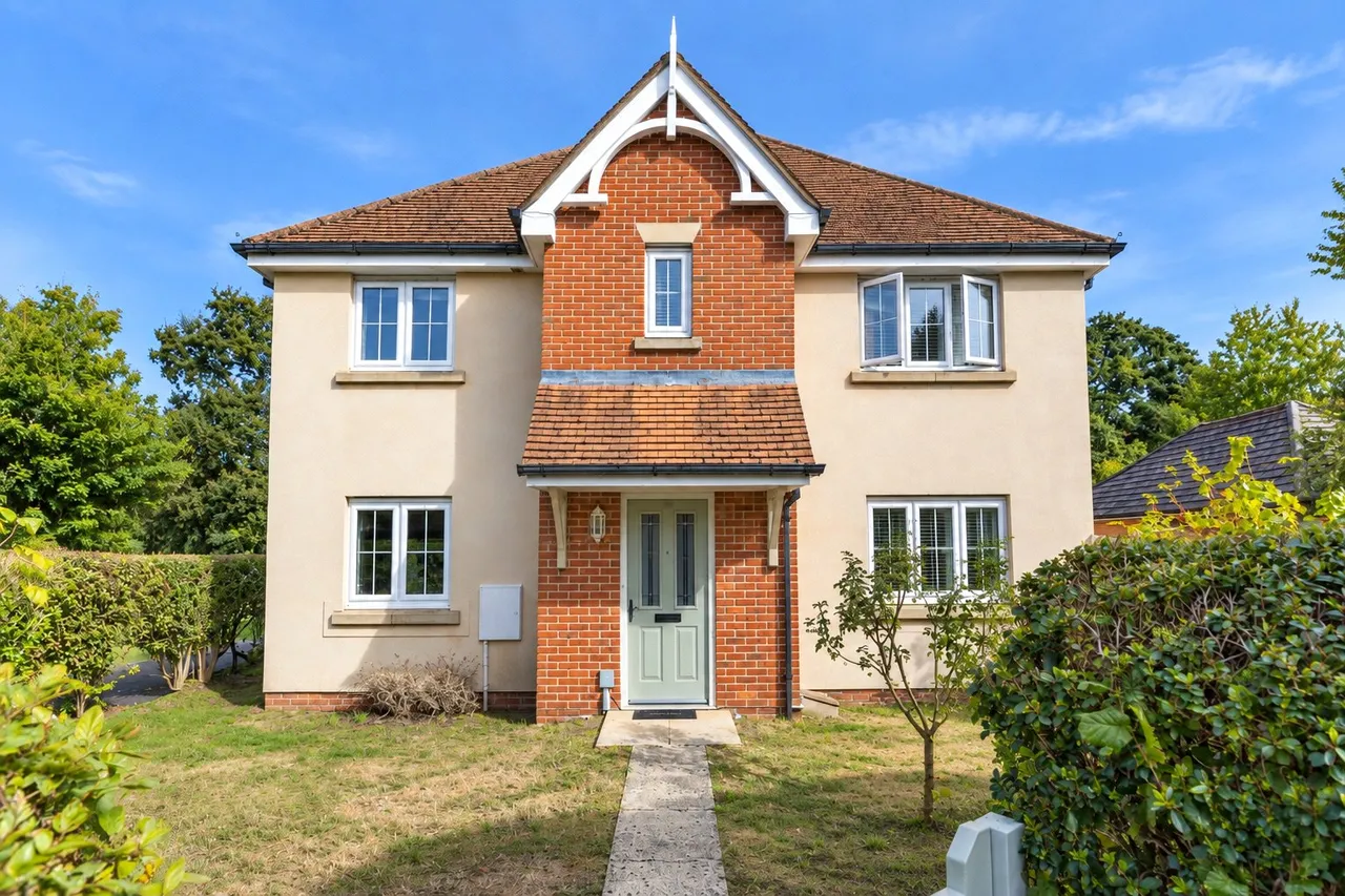 2 bed house for sale, Hawthorn Way, Lindford, GU35