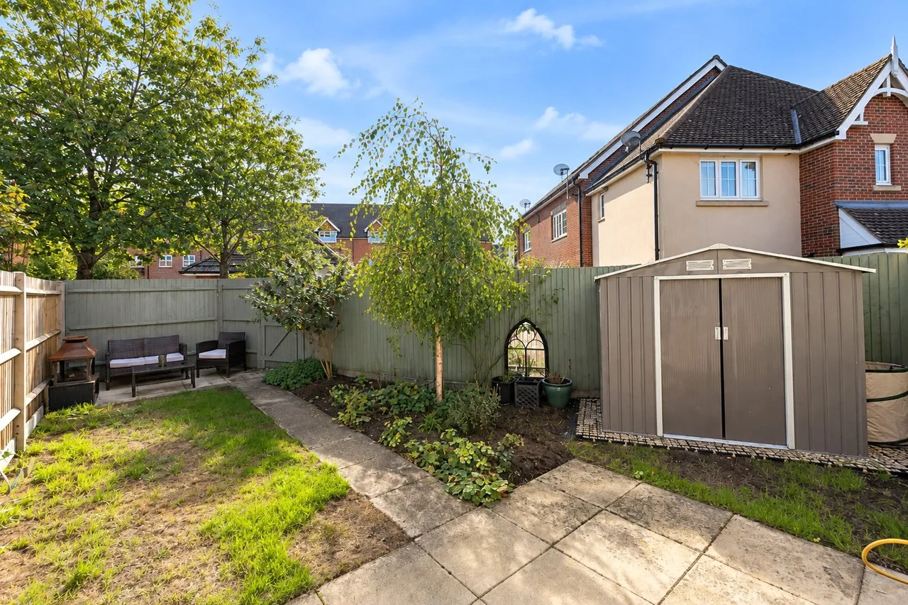 Hawthorn Way, Lindford, GU35, photo 17