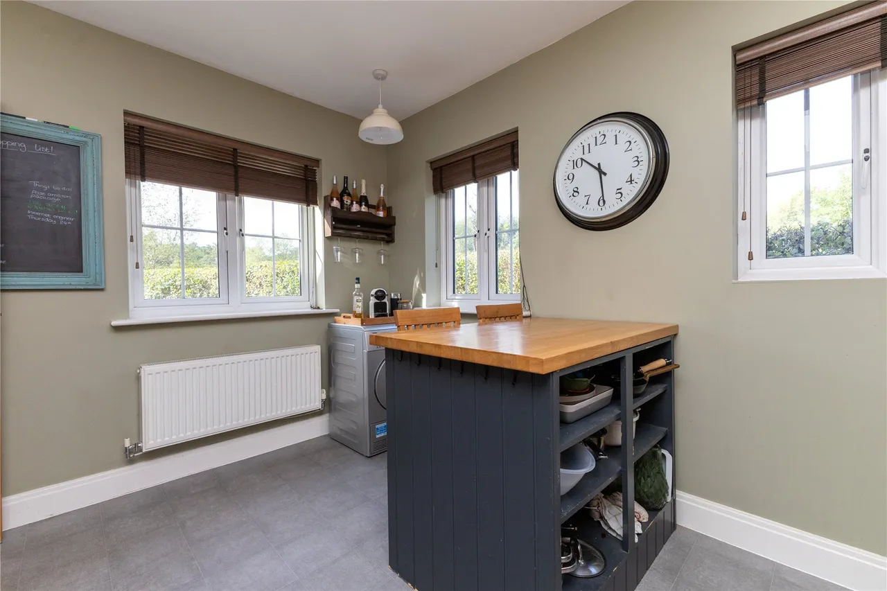 Hawthorn Way, Lindford, GU35, photo 5