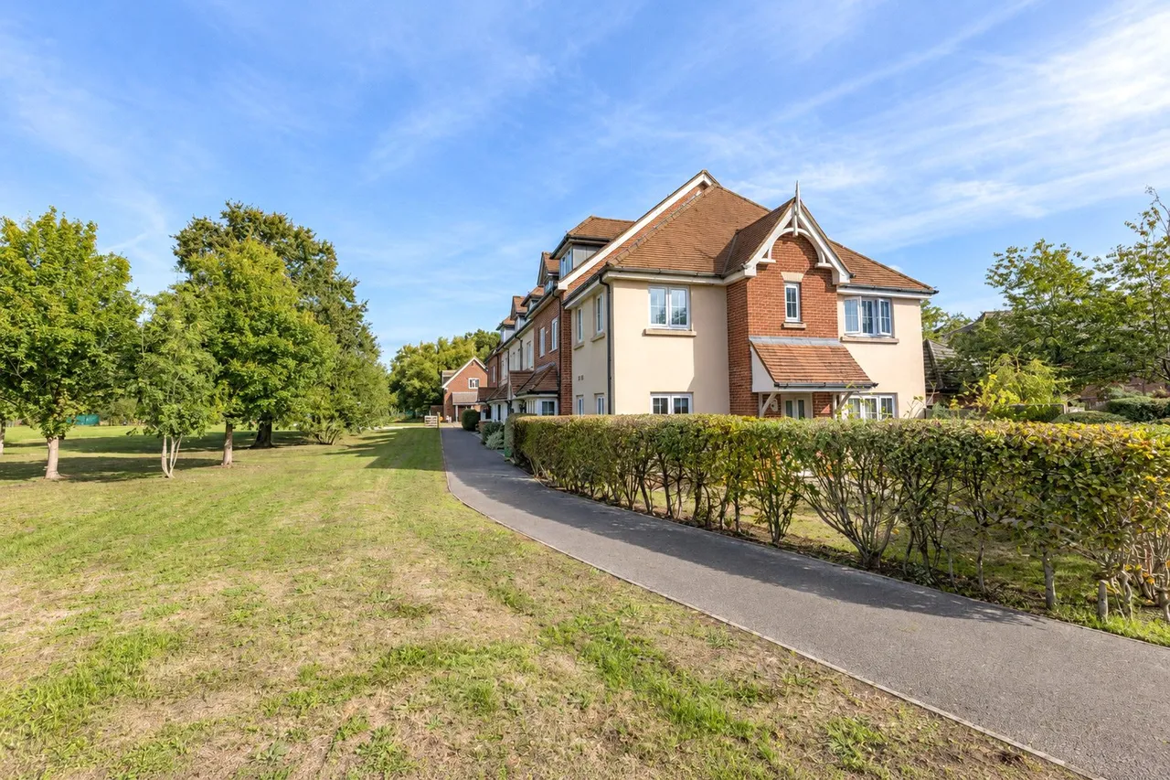 Hawthorn Way, Lindford, GU35, photo 18