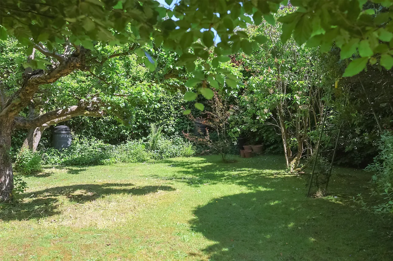 Milton Avenue, Westcott, RH4, photo 9