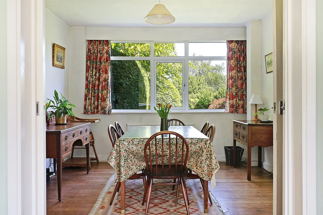 Milton Avenue, Westcott, RH4, photo 4