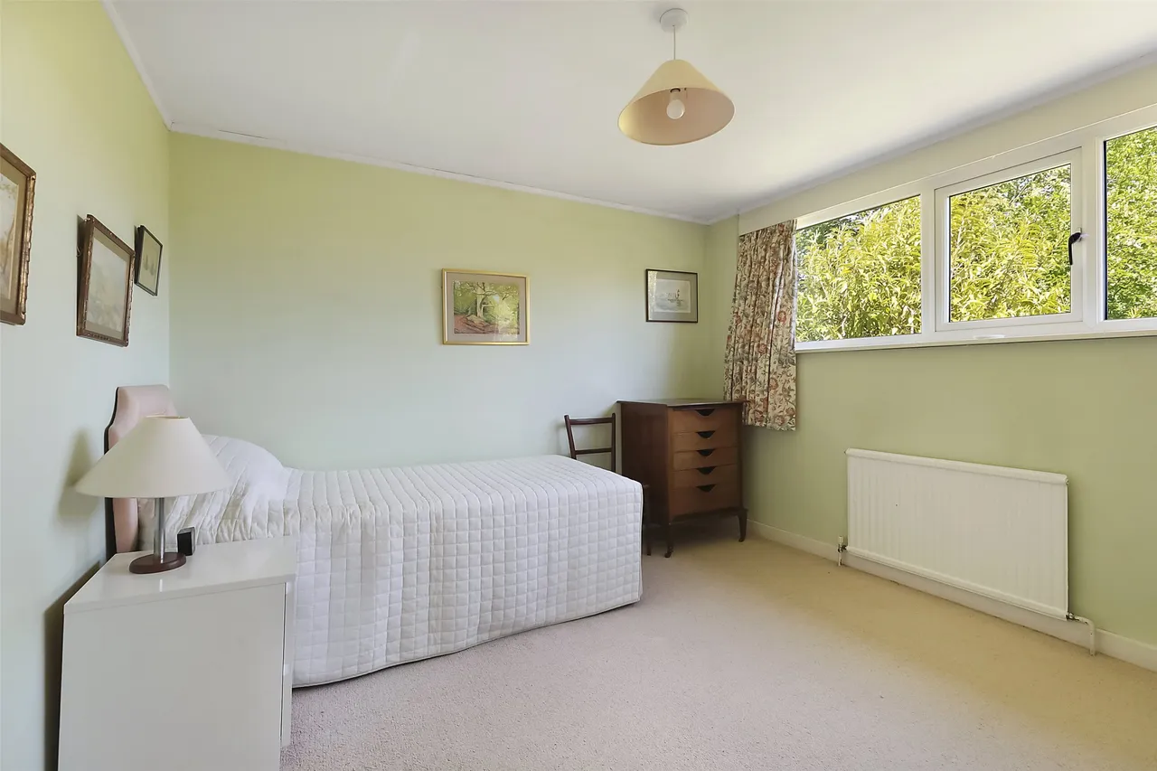 Milton Avenue, Westcott, RH4, photo 7