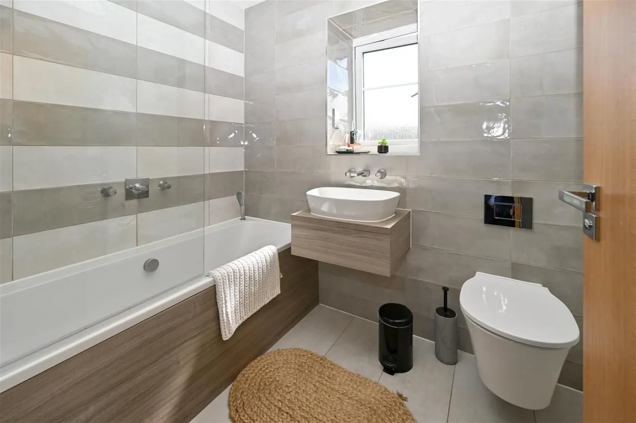 Carr Beck Rise, Apperley Bridge, BD10, photo 11
