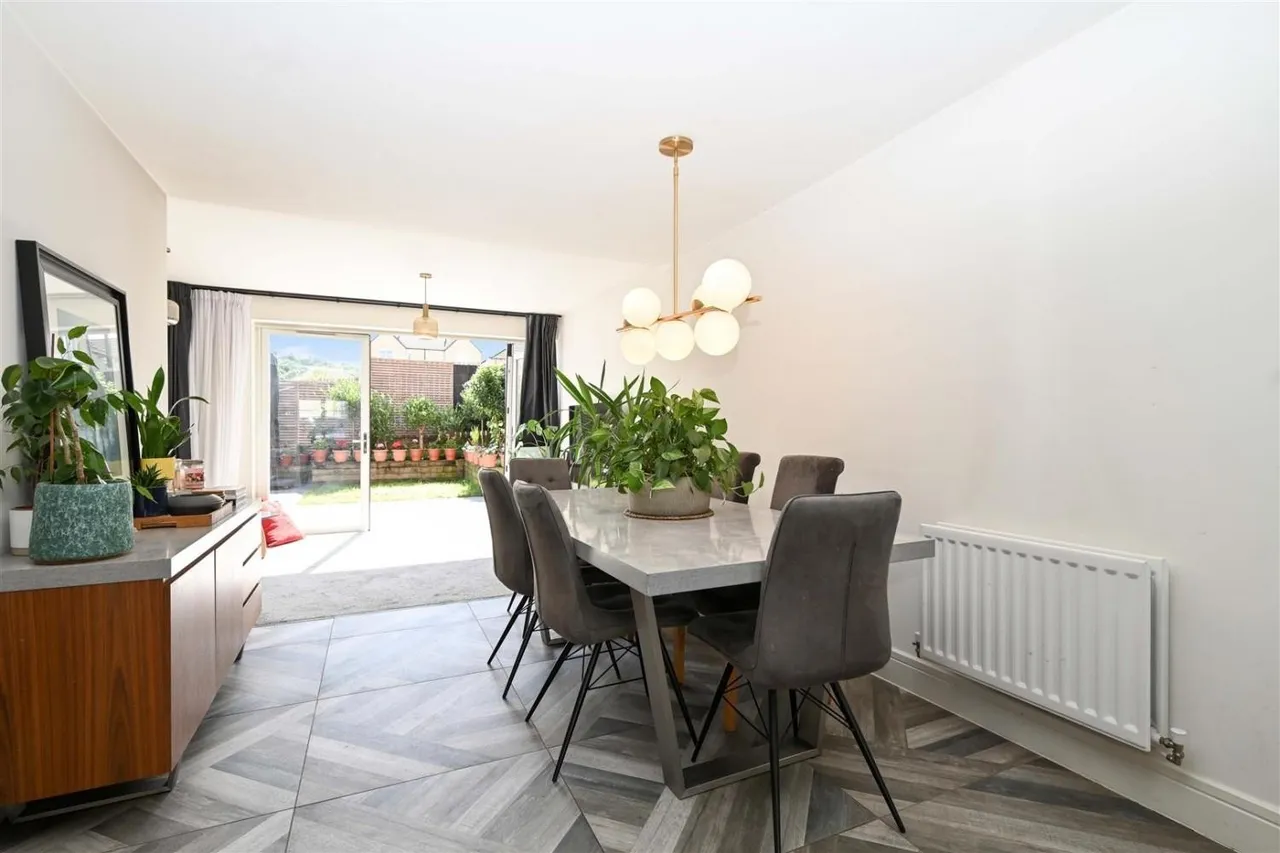 Carr Beck Rise, Apperley Bridge, BD10, photo 3