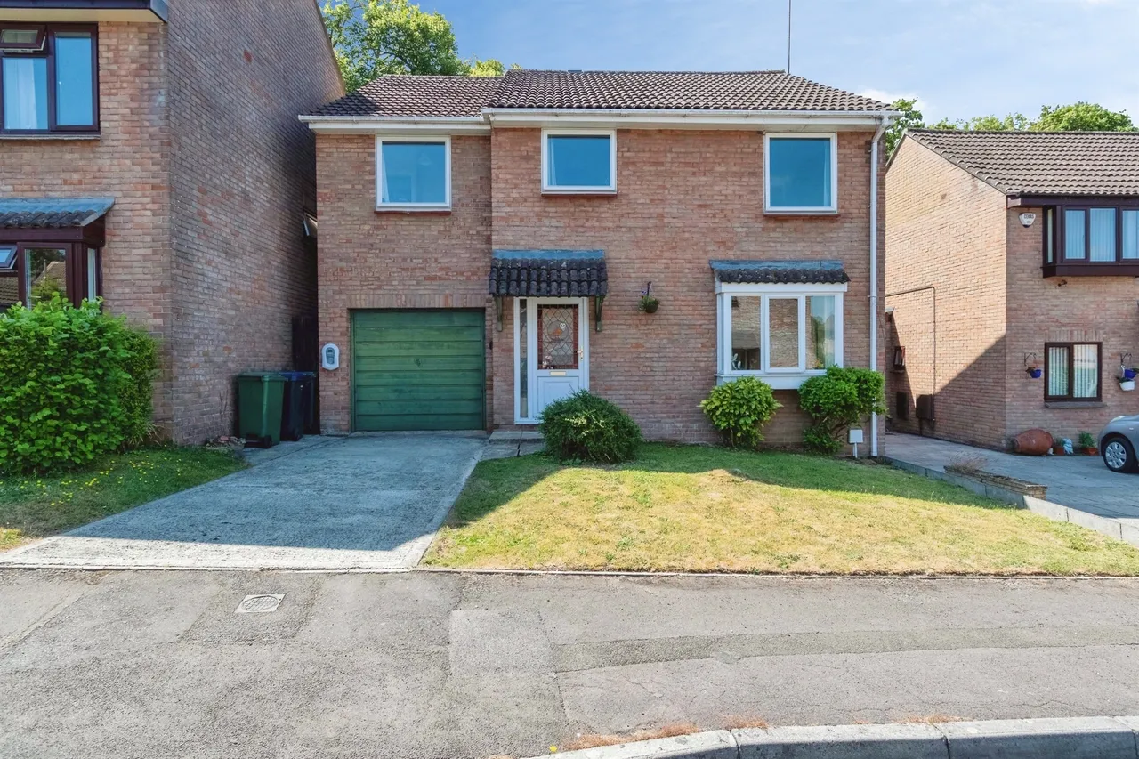 6 bed house for sale — St. Margarets Gardens, Chippenham