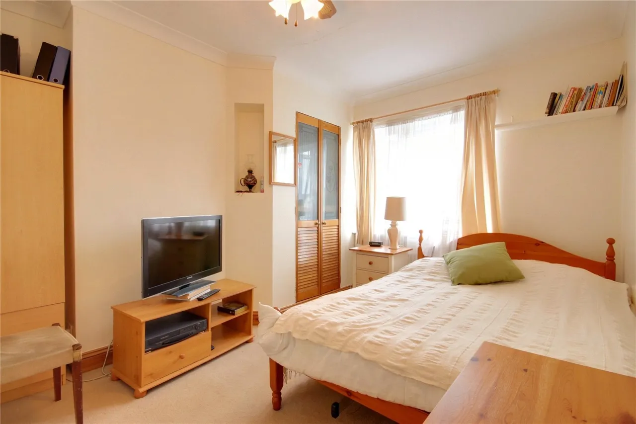 Ferndale Road, Enfield, photo 11