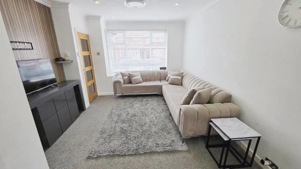 North Road, Audenshaw, M34, photo 6