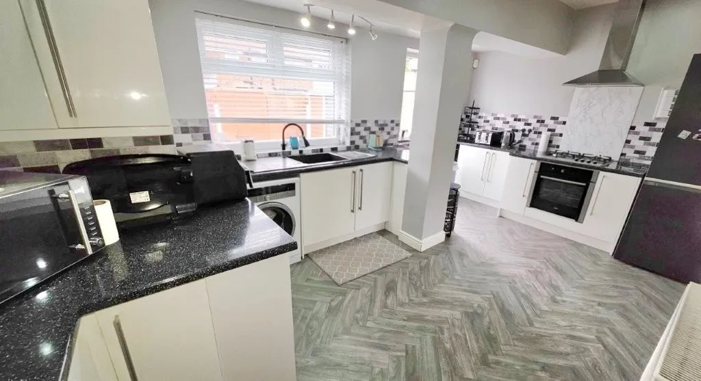North Road, Audenshaw, M34, photo 4