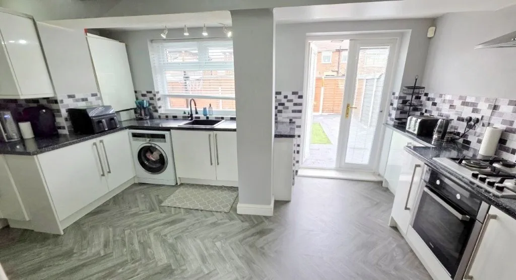 North Road, Audenshaw, M34, photo 7