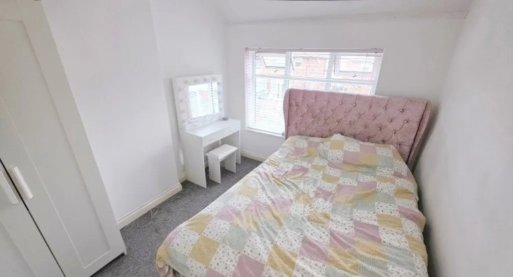 North Road, Audenshaw, M34, photo 18