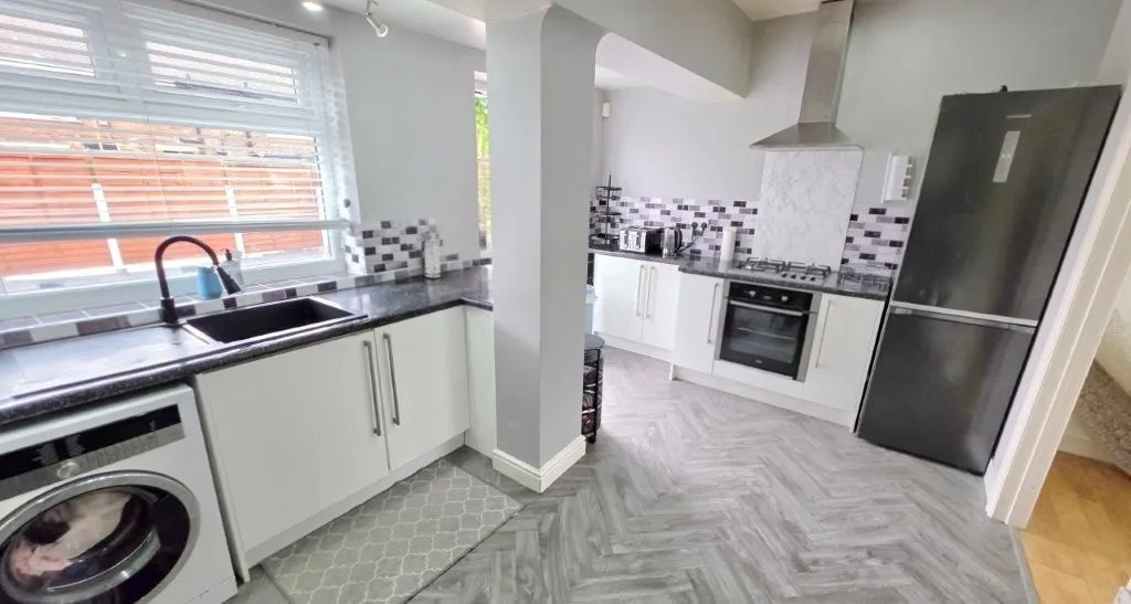 North Road, Audenshaw, M34, photo 9