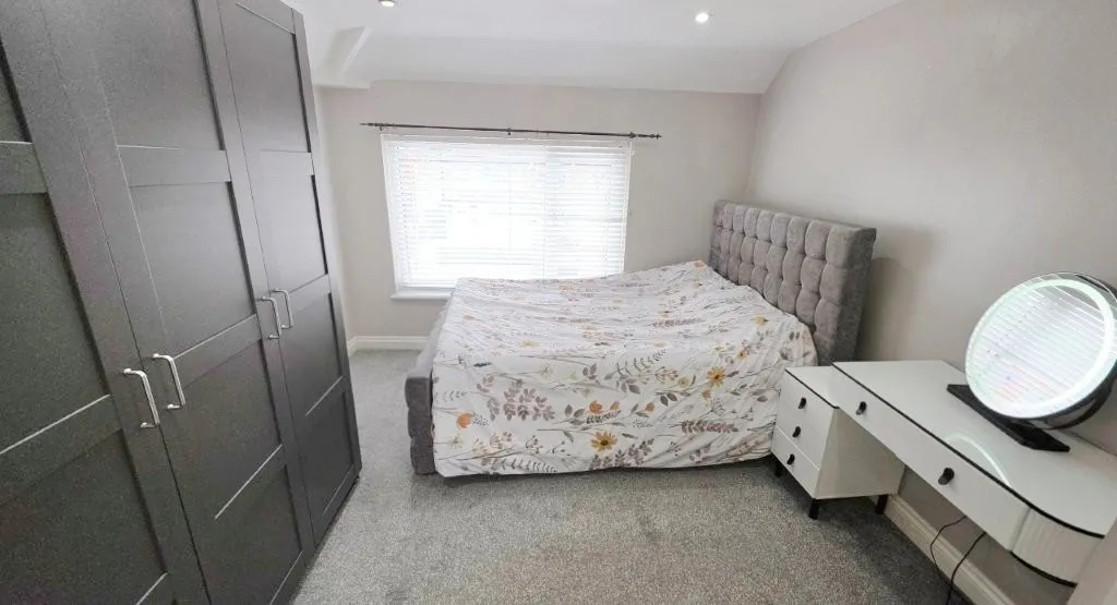 North Road, Audenshaw, M34, photo 11