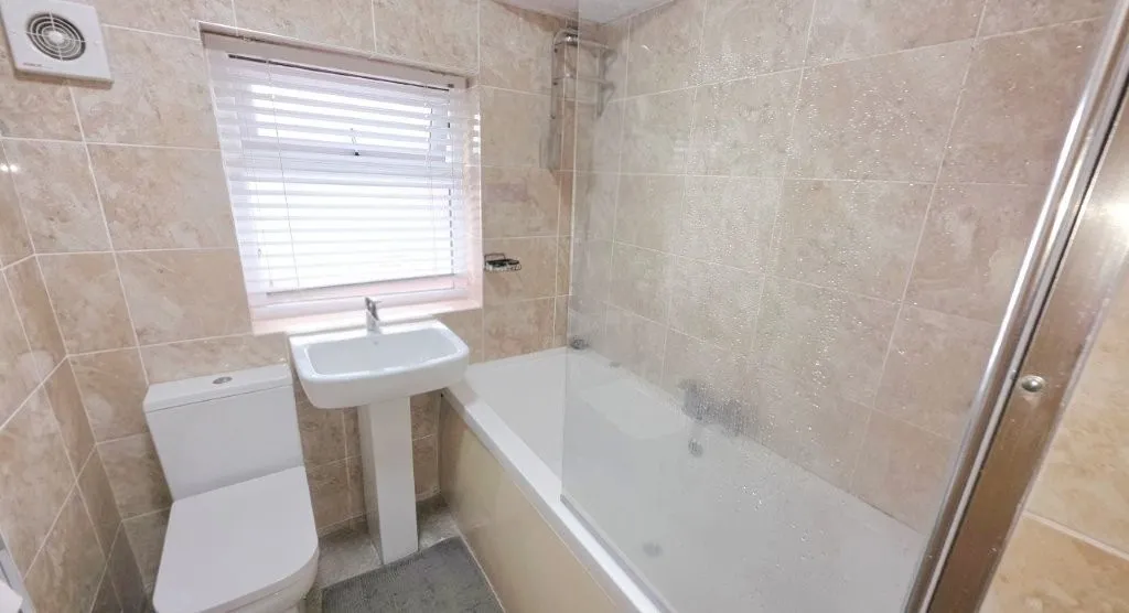 North Road, Audenshaw, M34, photo 19
