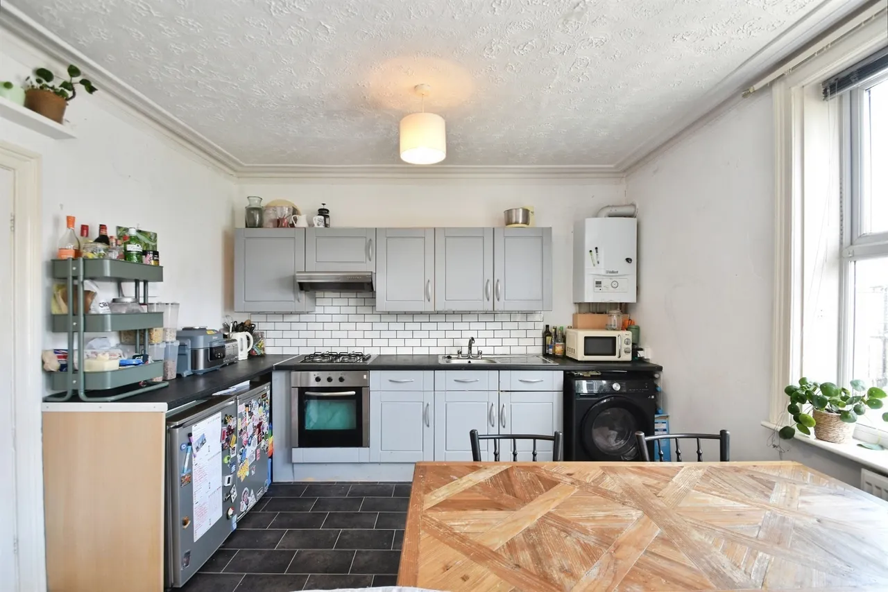 2 bed flat to rent, Mayfield Grove, Harrogate, HG1