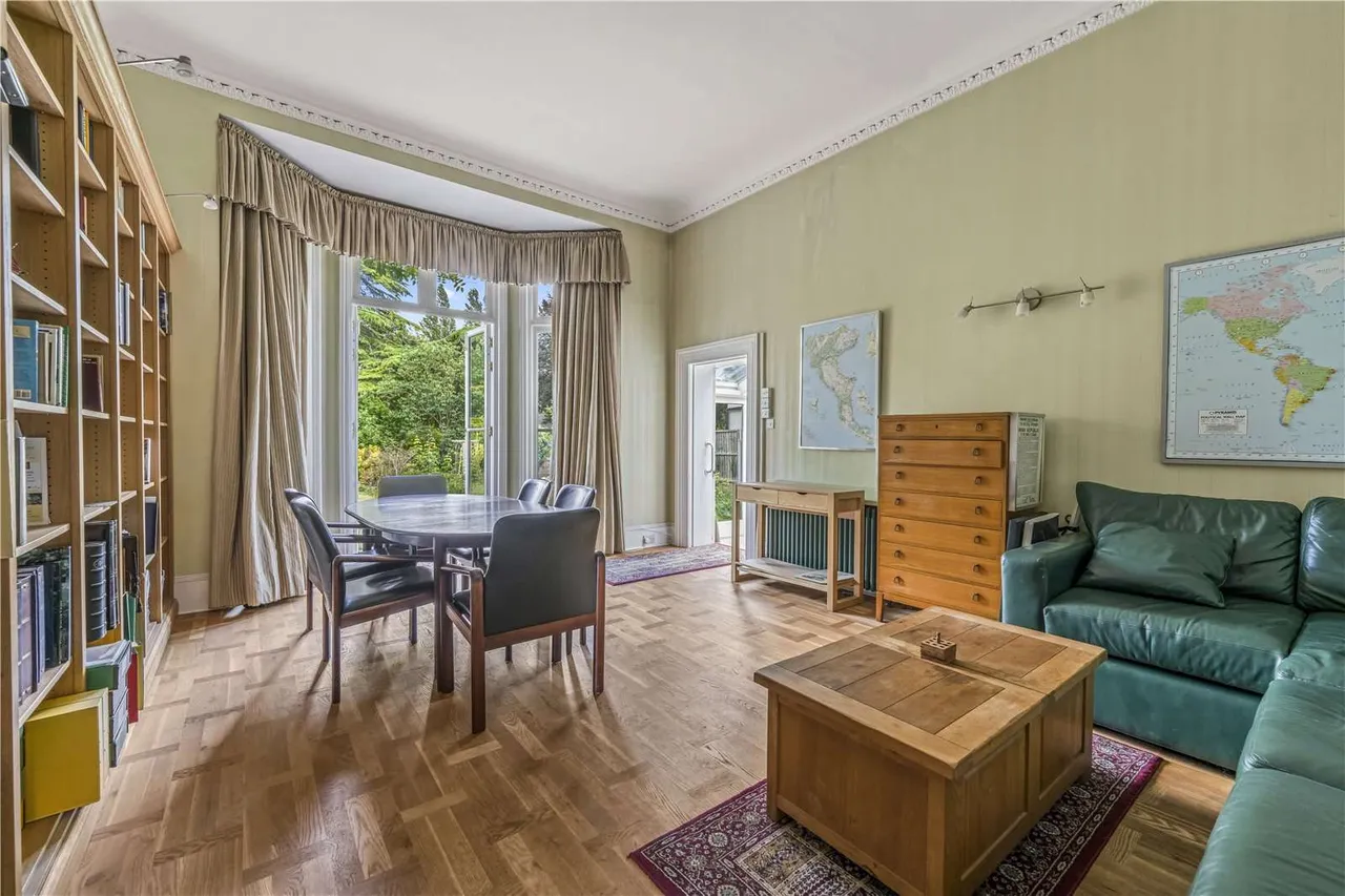 Strawberry Vale, Twickenham, TW1 4SJ, photo 4