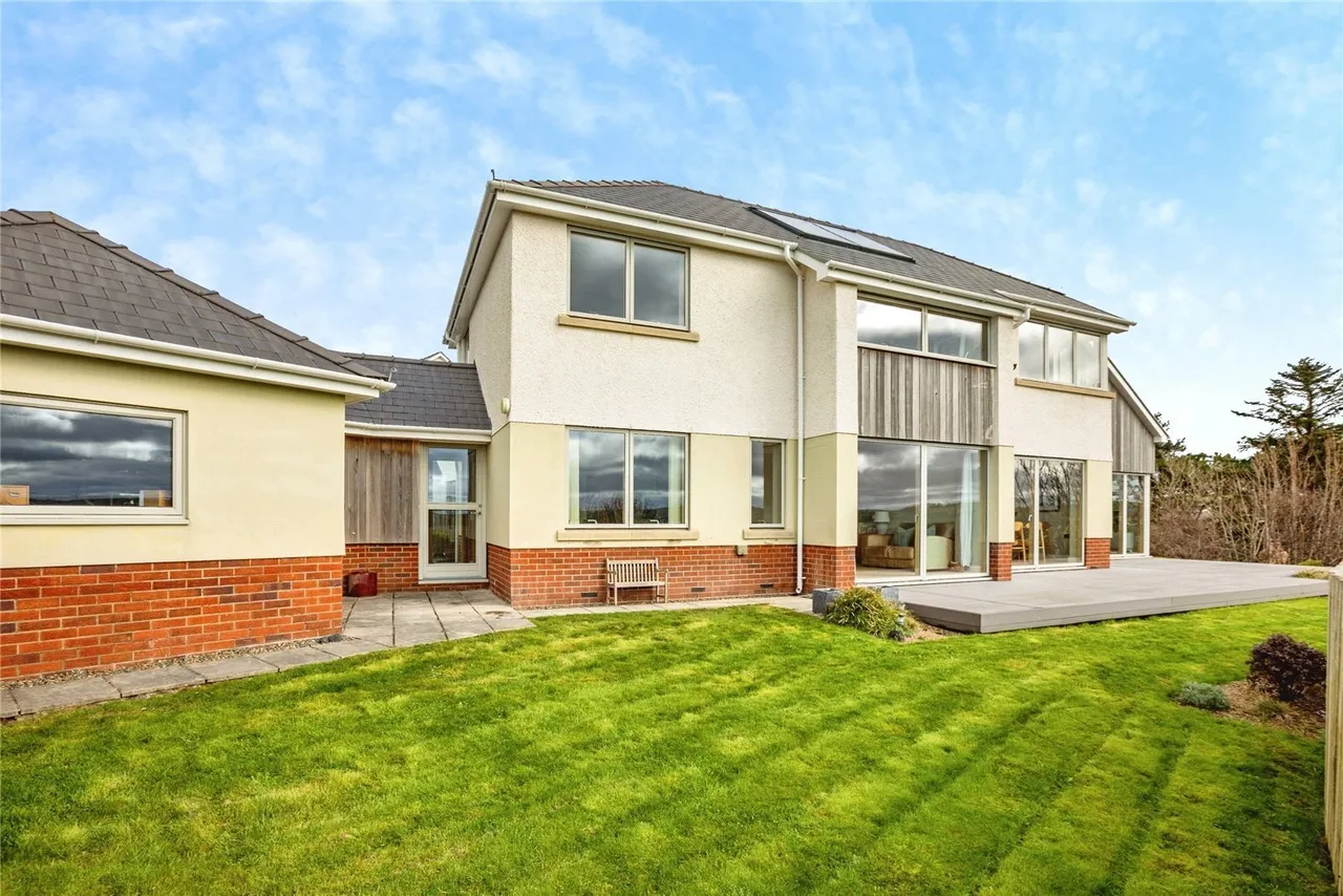 5 bed house for sale, Caer Wylan, Llanbadarn Fawr, SY23