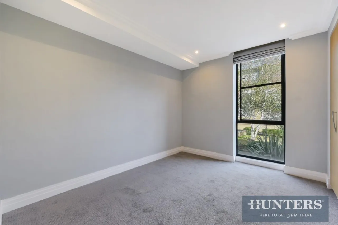 Town Meadow, Brentford, TW8, photo 8
