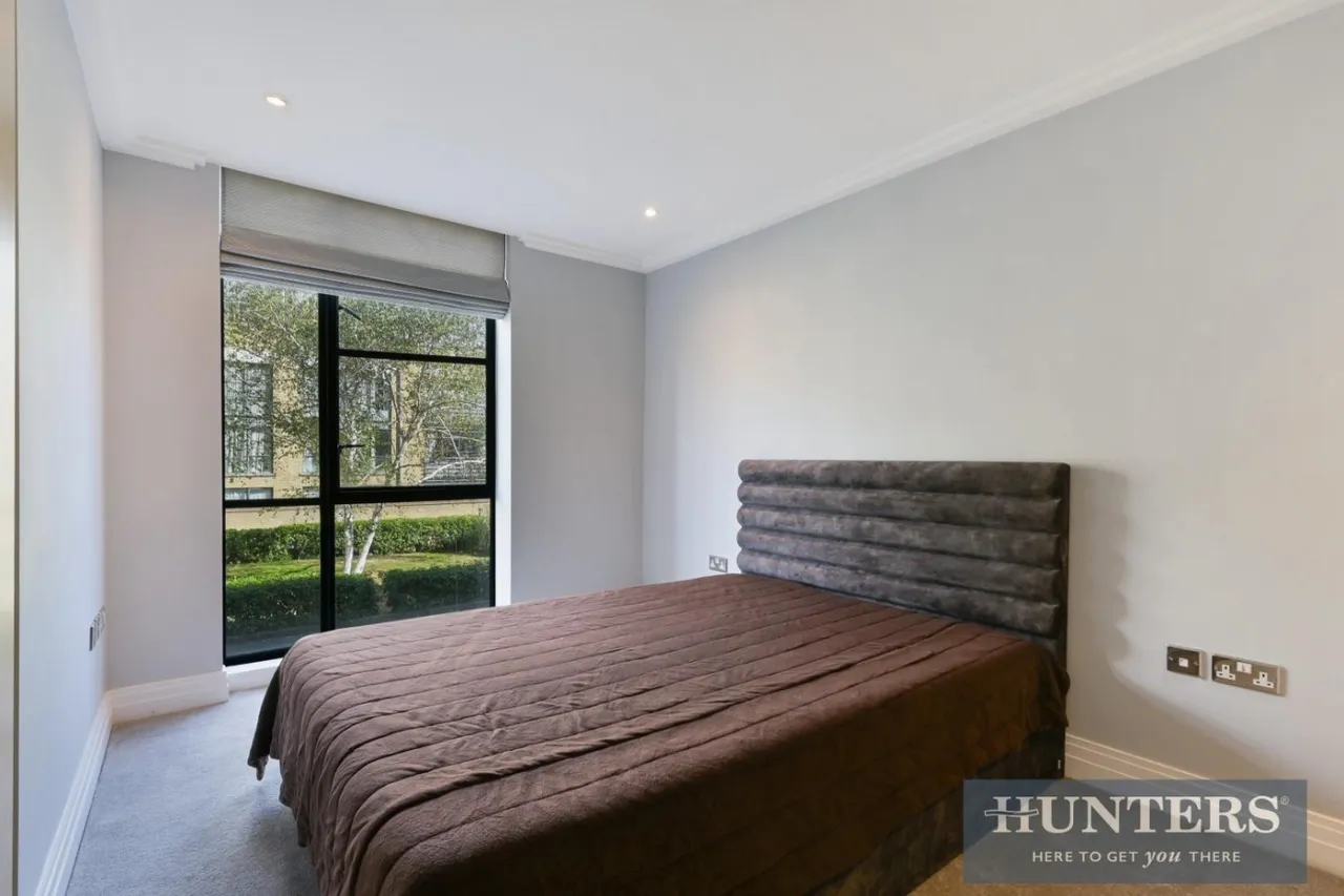 Town Meadow, Brentford, TW8, photo 9