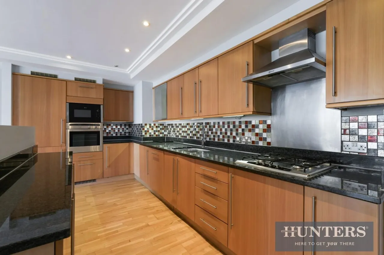Town Meadow, Brentford, TW8, photo 5