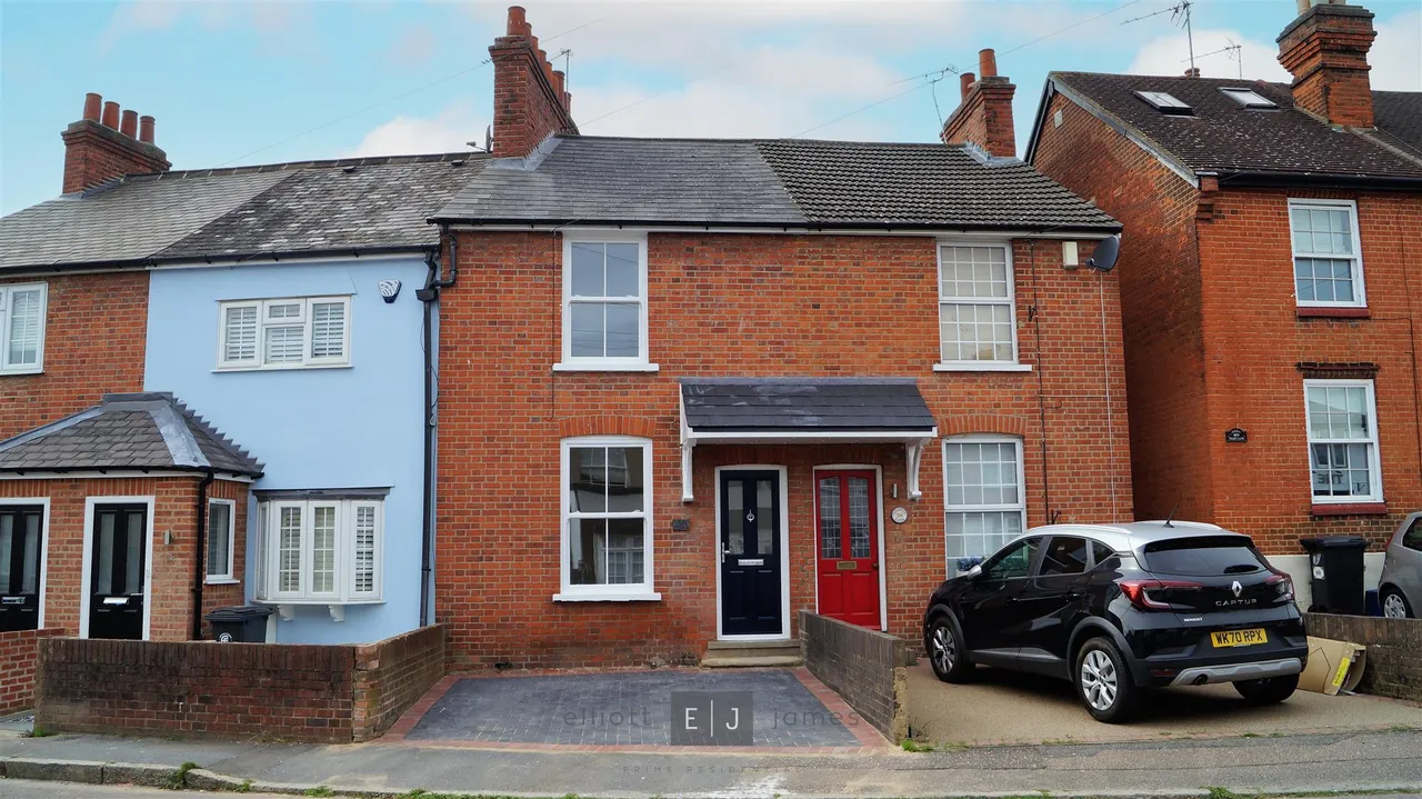 2 bed house for sale — Smarts Lane, Loughton