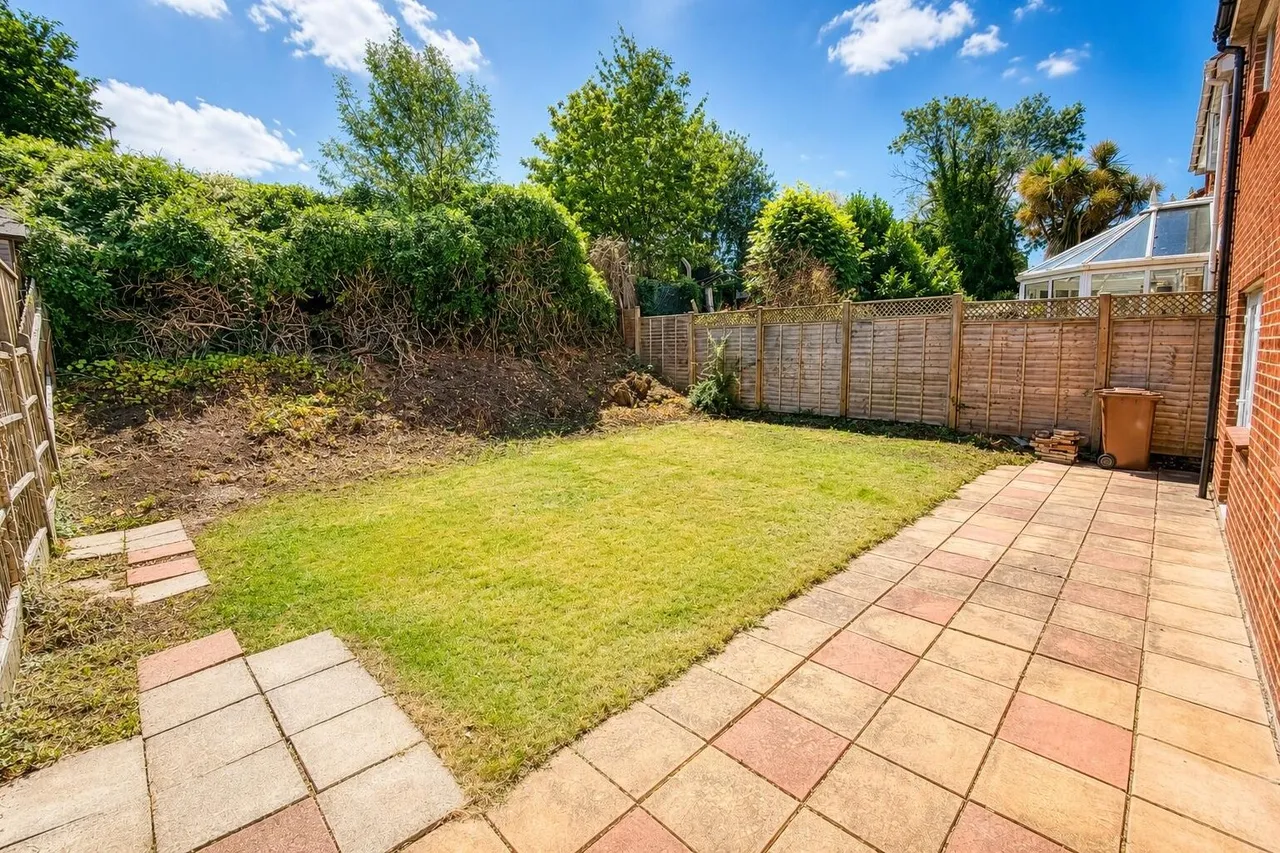 Cowdrey Close, Rochester, photo 17