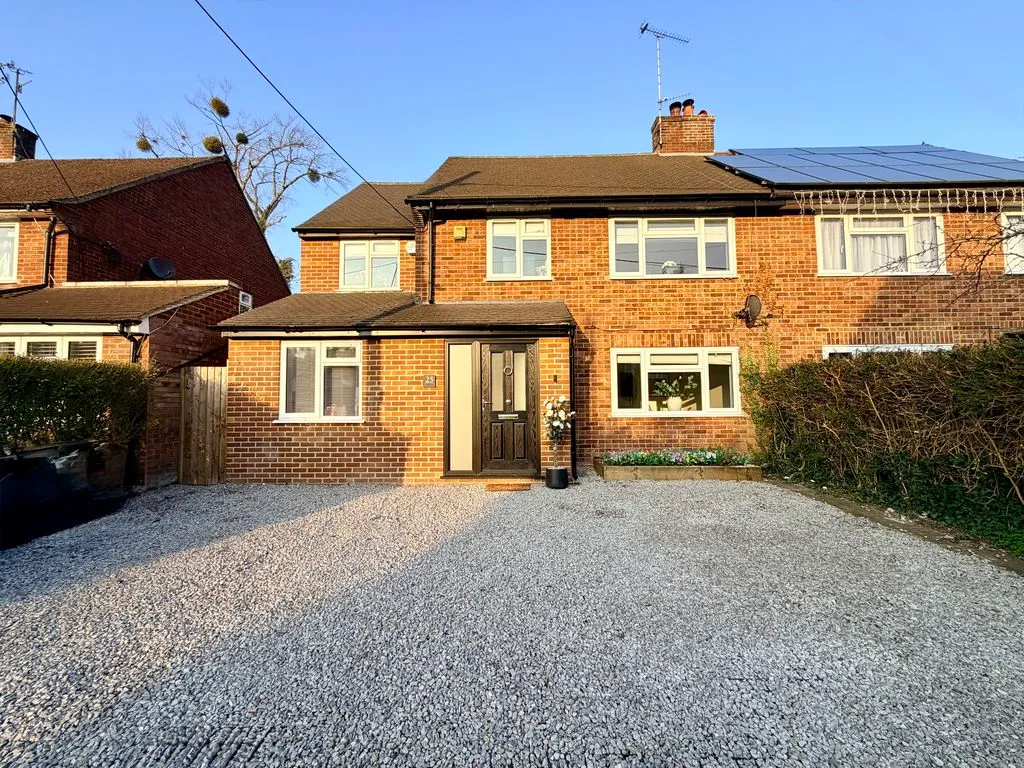 4 bed house for sale — Clapton Approach, Wooburn Green HP10 0DW
