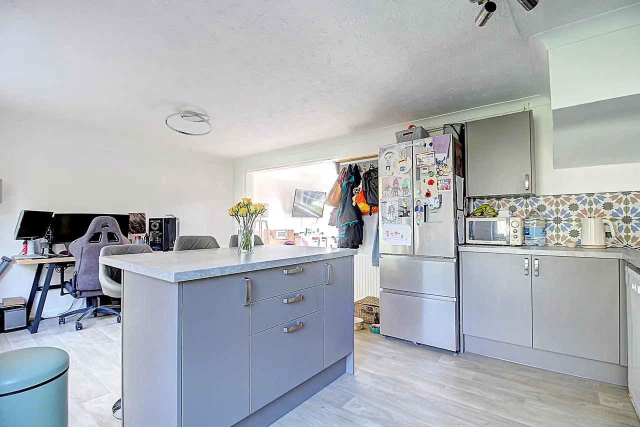 Kestrel Road, Basingstoke, RG22, photo 6
