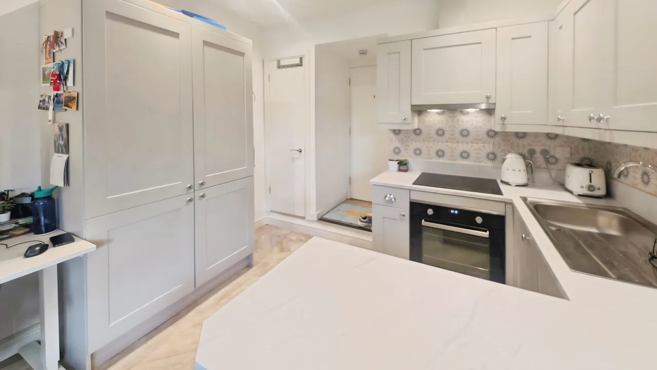 1 bed flat for sale — Connaught Road, Cardiff, CF24 3PU