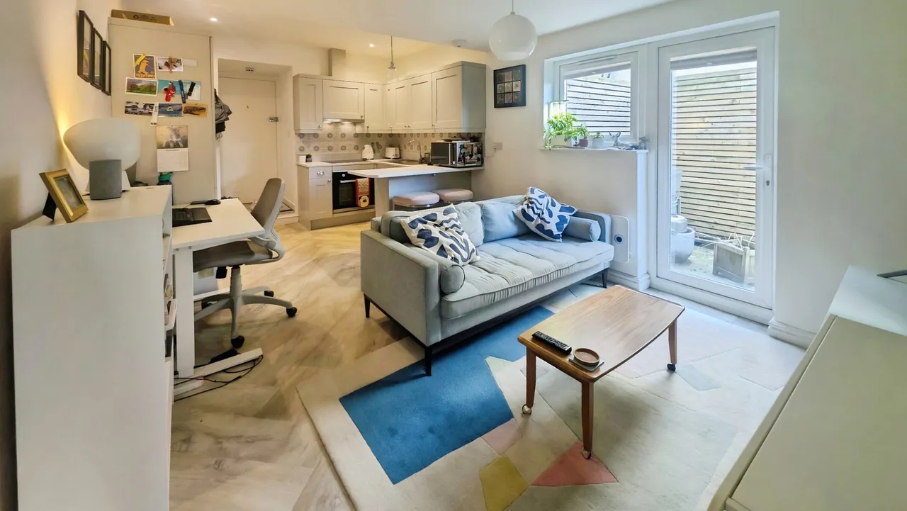 Connaught Road, Cardiff, CF24 3PU, photo 6