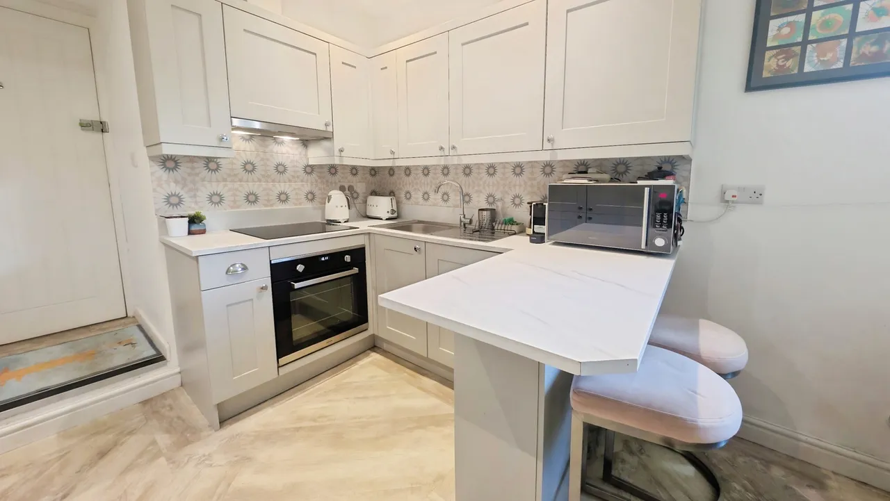 Connaught Road, Cardiff, CF24 3PU, photo 2