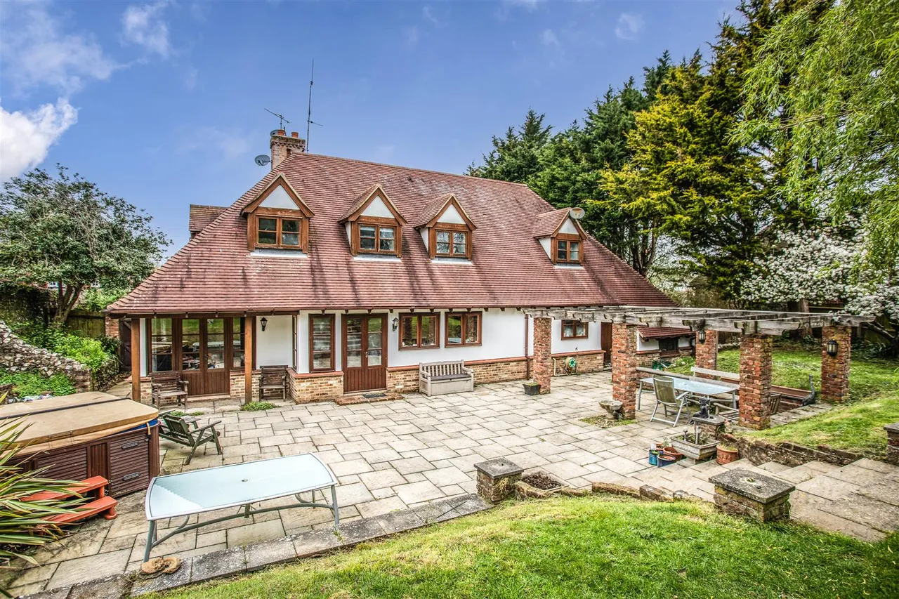 4 bed house for sale — The Street, Rodmell, Lewes, BN7 3HE