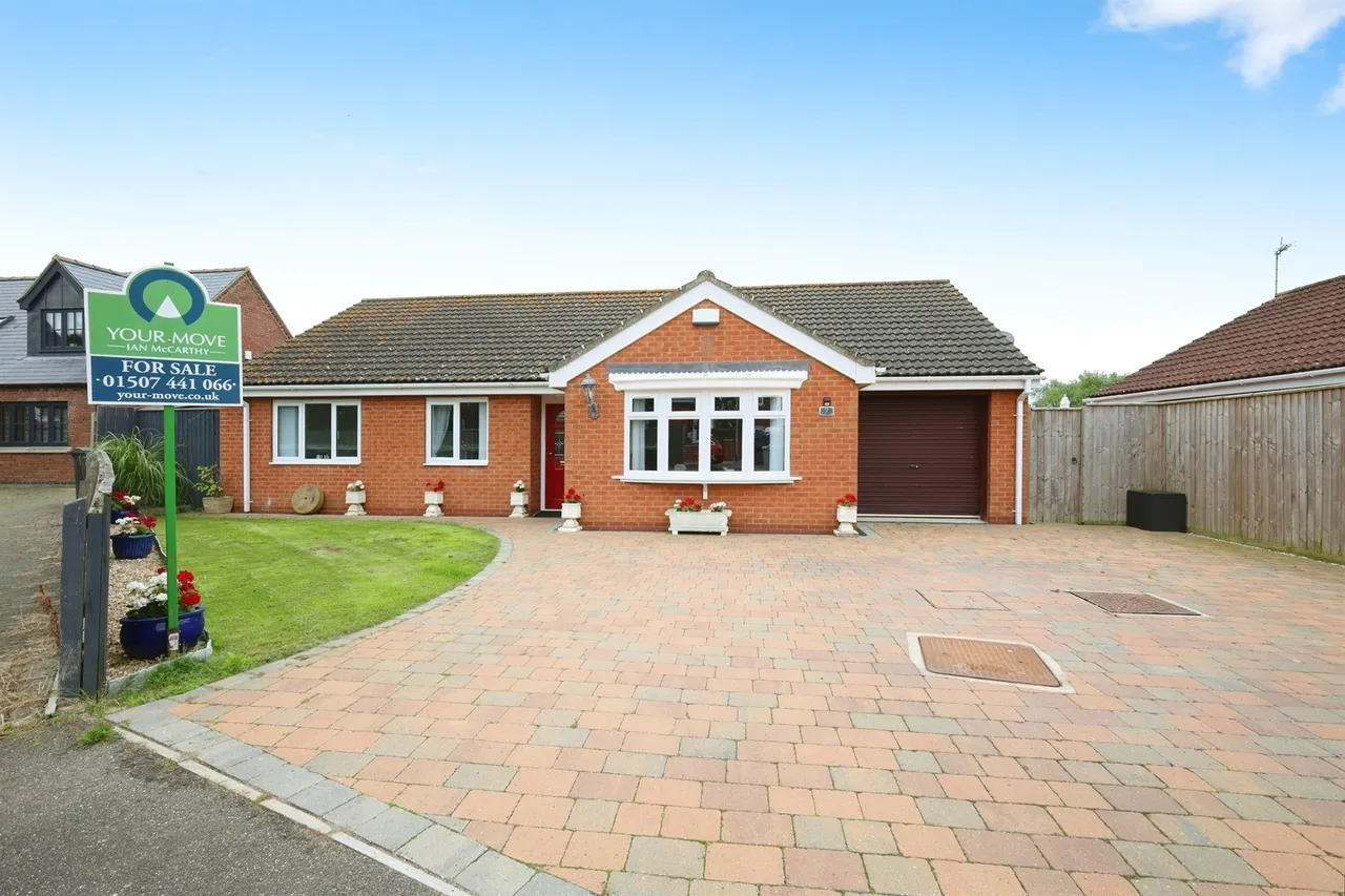 3 bed house for sale — St. Marys Close, Hogsthorpe, Skegness