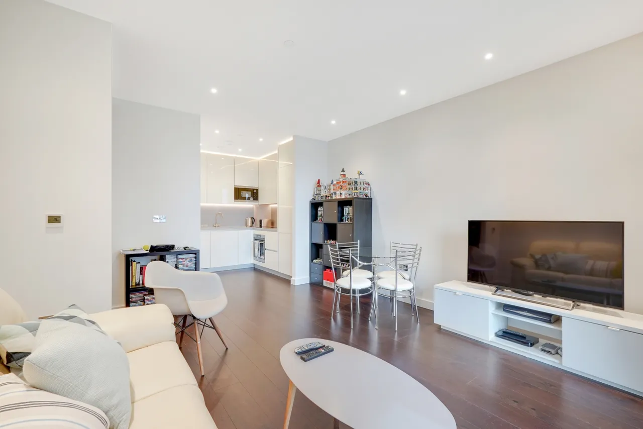 The Residence, Charles Clowes Walk, Nine Elms, London, SW11, photo 2