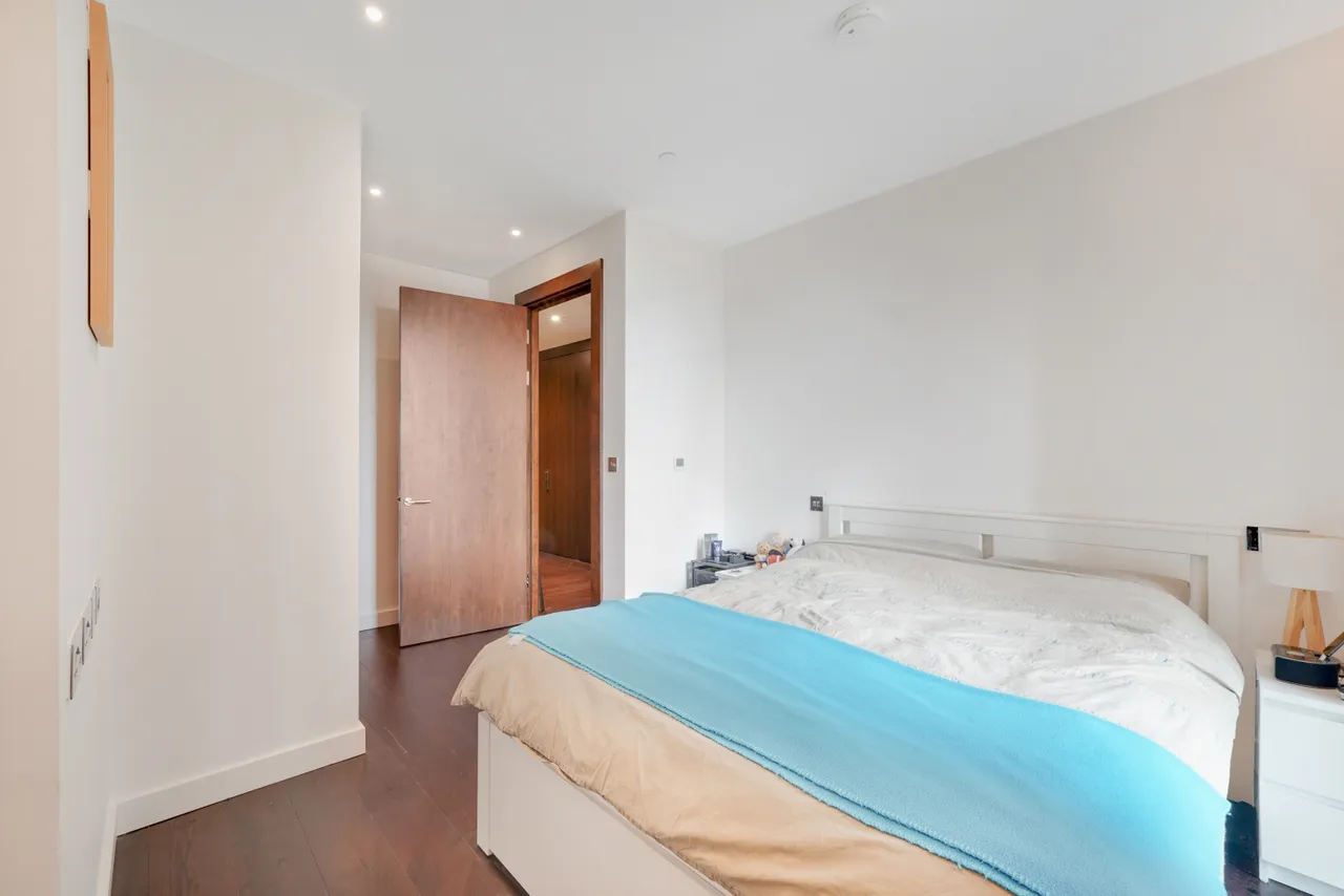 The Residence, Charles Clowes Walk, Nine Elms, London, SW11, photo 5