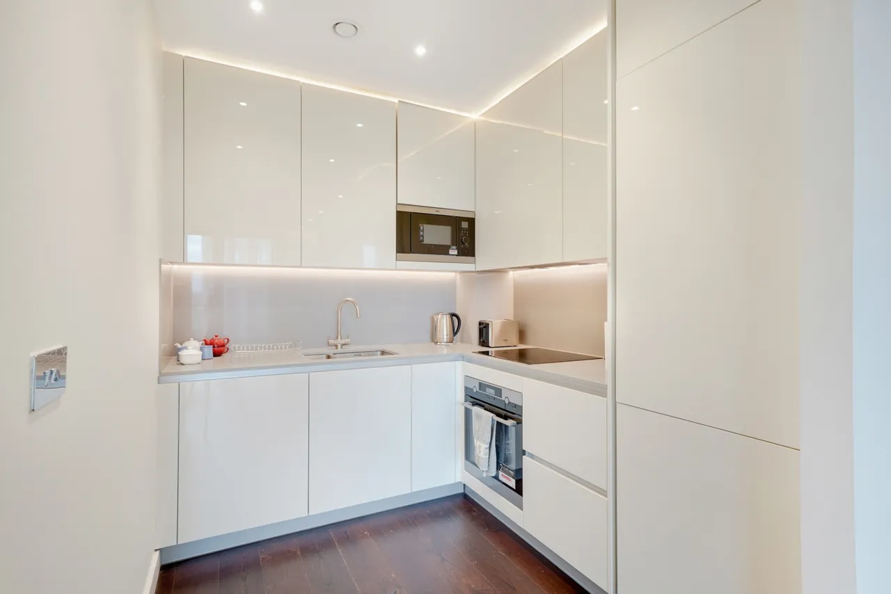 The Residence, Charles Clowes Walk, Nine Elms, London, SW11, photo 3