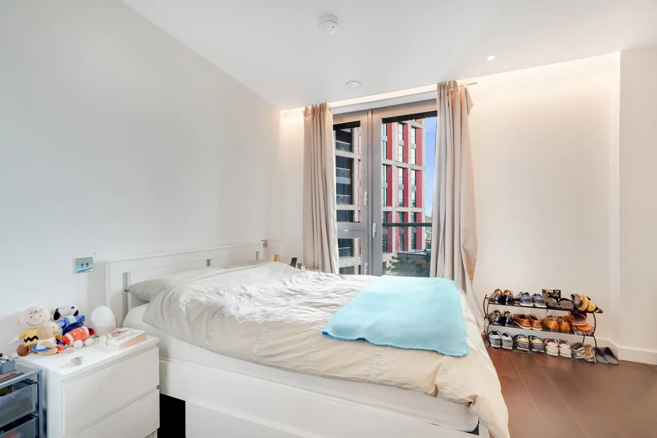 The Residence, Charles Clowes Walk, Nine Elms, London, SW11, photo 4