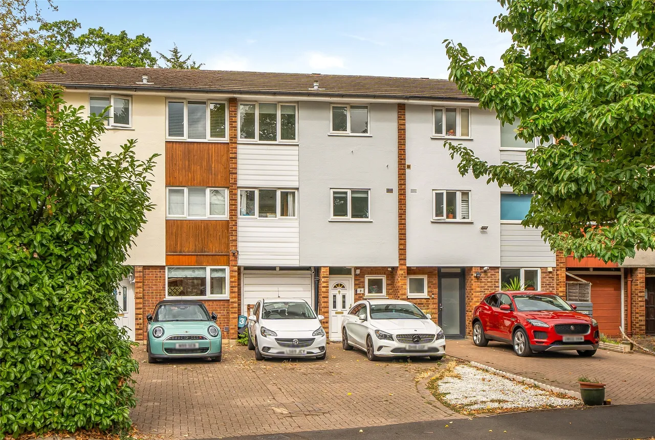 3 bed house for sale — The Avenue, Worcester Park, KT4 7ER