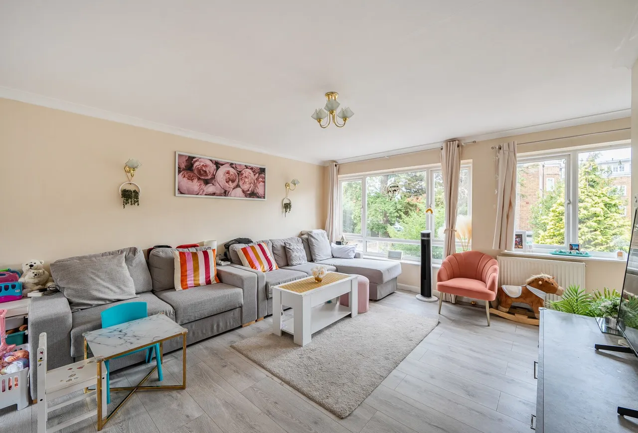 The Avenue, Worcester Park, KT4 7ER, photo 5