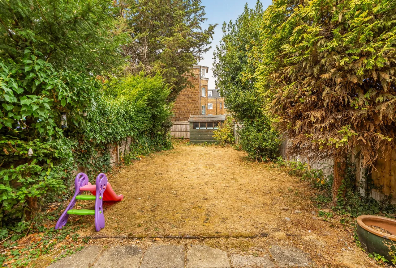 The Avenue, Worcester Park, KT4 7ER, photo 3