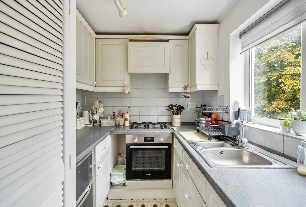 The Avenue, Worcester Park, KT4 7ER, photo 7